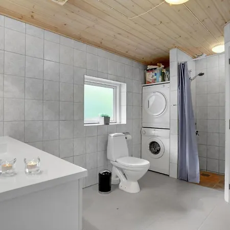 Dom wakacyjny Cozy In With House Sea View