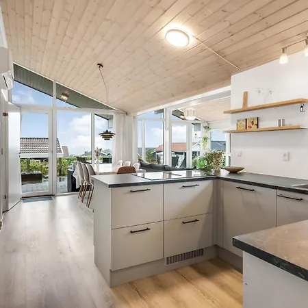 Cozy In With House Sea View Hébergement de vacances Sjolund
